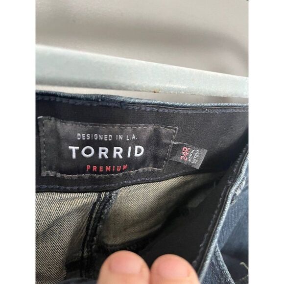 Torrid size 24r 24 regular premium bombshell skinny jeans 28” inseam. - Picture 2 of 6
